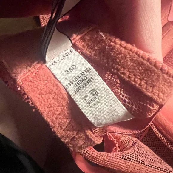 Victoria’s Secret 38D pink plunge bra - Picture 8 of 8